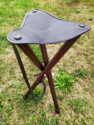Háromlábú szék  50cm - sötétbarna